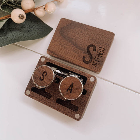 Custom engraved cufflink and tie clip set, personalised in New Zealand. Looking for a gift for your best man? Get these wooden cufflink sets today.